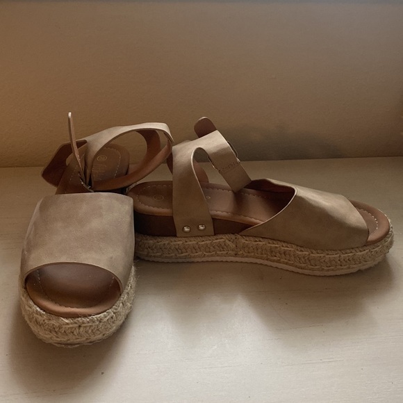 SHEIN espadrilles - Picture 2 of 5